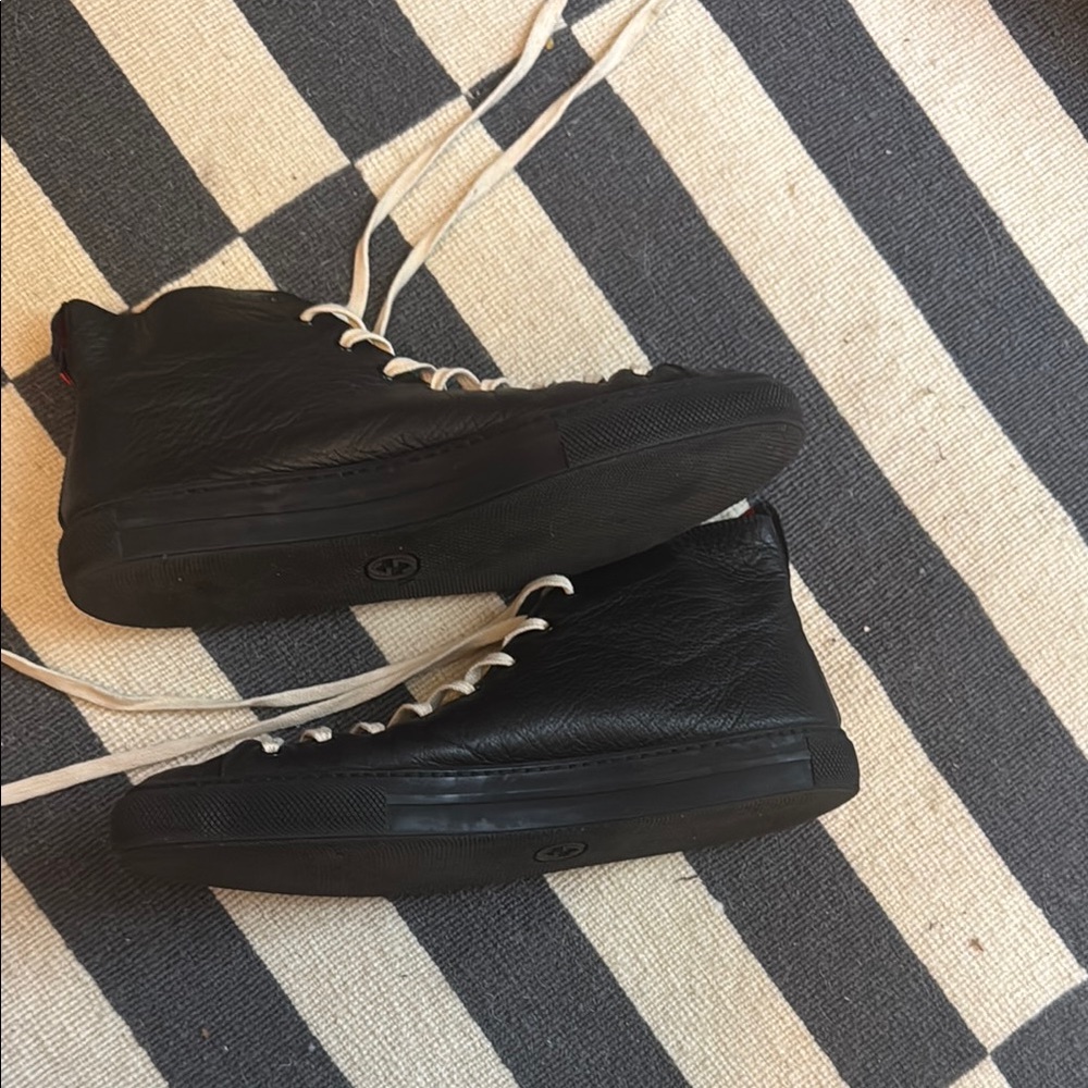 Gucci Black and Cream High-Top Sneakers with funky Design - Picture 3 of 6